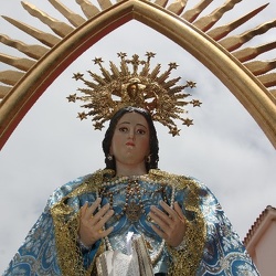 Procesión de la venerada Imagen de la Virgen de la Encarnación alrededor de la Iglesia