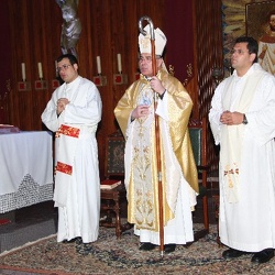 Solemne Eucaristía concelebrada, presidida por el Excmo. Reverendísimo Sr. D. Francisco Cases Andreu, Obispo de Canarias